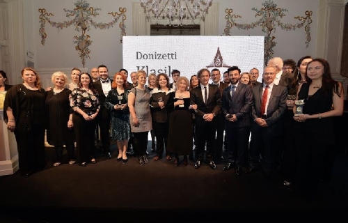 5.DONİZETTİ KLASİK M&Uuml;ZİK &Ouml;D&Uuml;LLERİ SAHİPLERİNİ BULDU