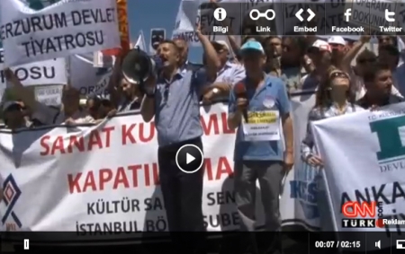 TİYATROCULAR PROTESTO ETTİ