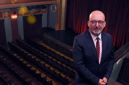 TİYATRODA 'YERLİ ve MİLLİ TARTIŞMALARI' S&Uuml;R&Uuml;YOR