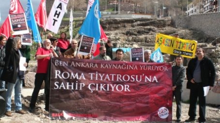 TİYATROLAR G&Uuml;N&Uuml; M&Uuml;CADELEYLE KUTLANIYOR